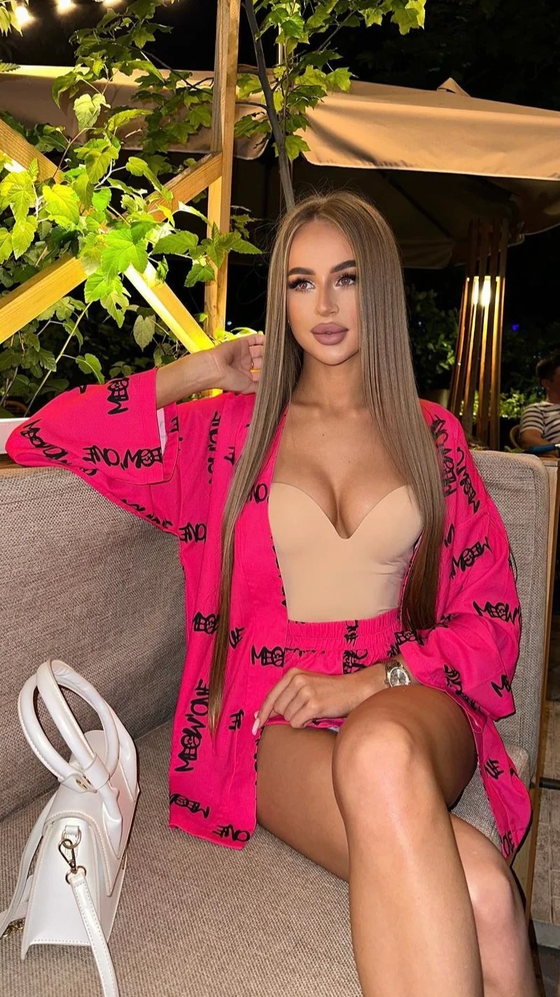 Sexy housewife escort in Lebanon